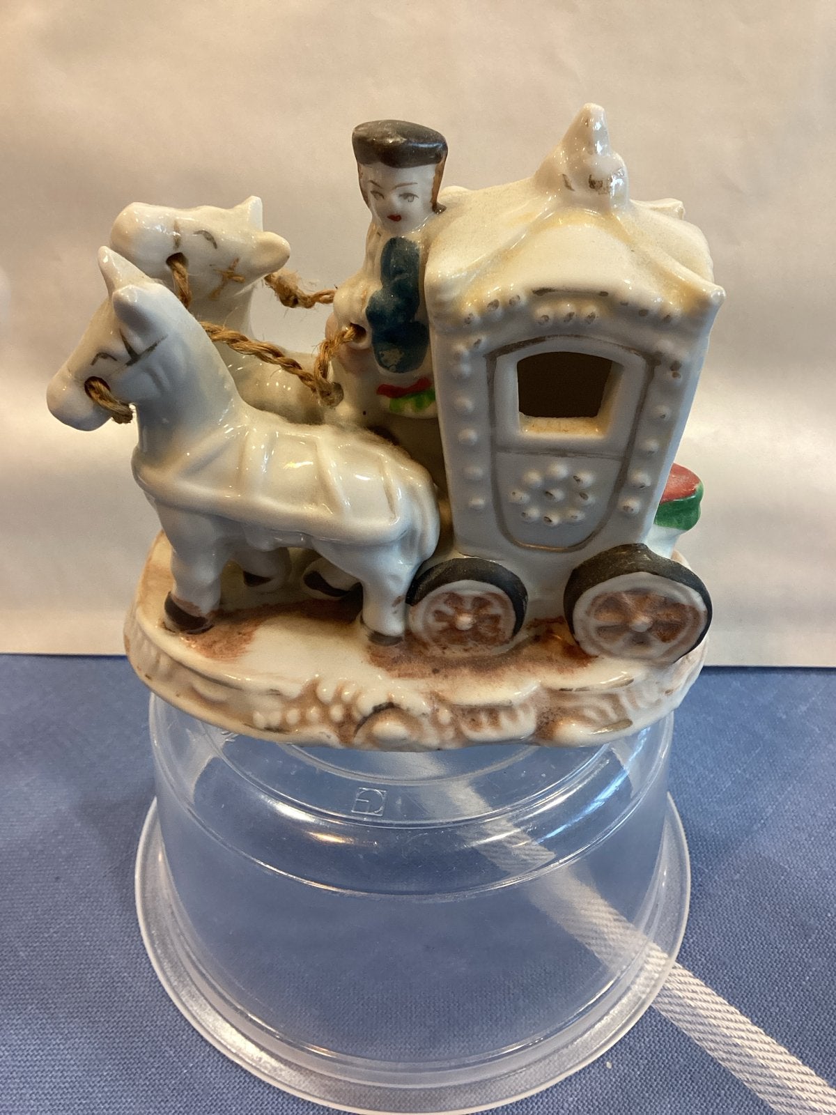 Antiek beeldje: Koets met paarden en koetsier, 9 cm, Ophalen of Verzenden
