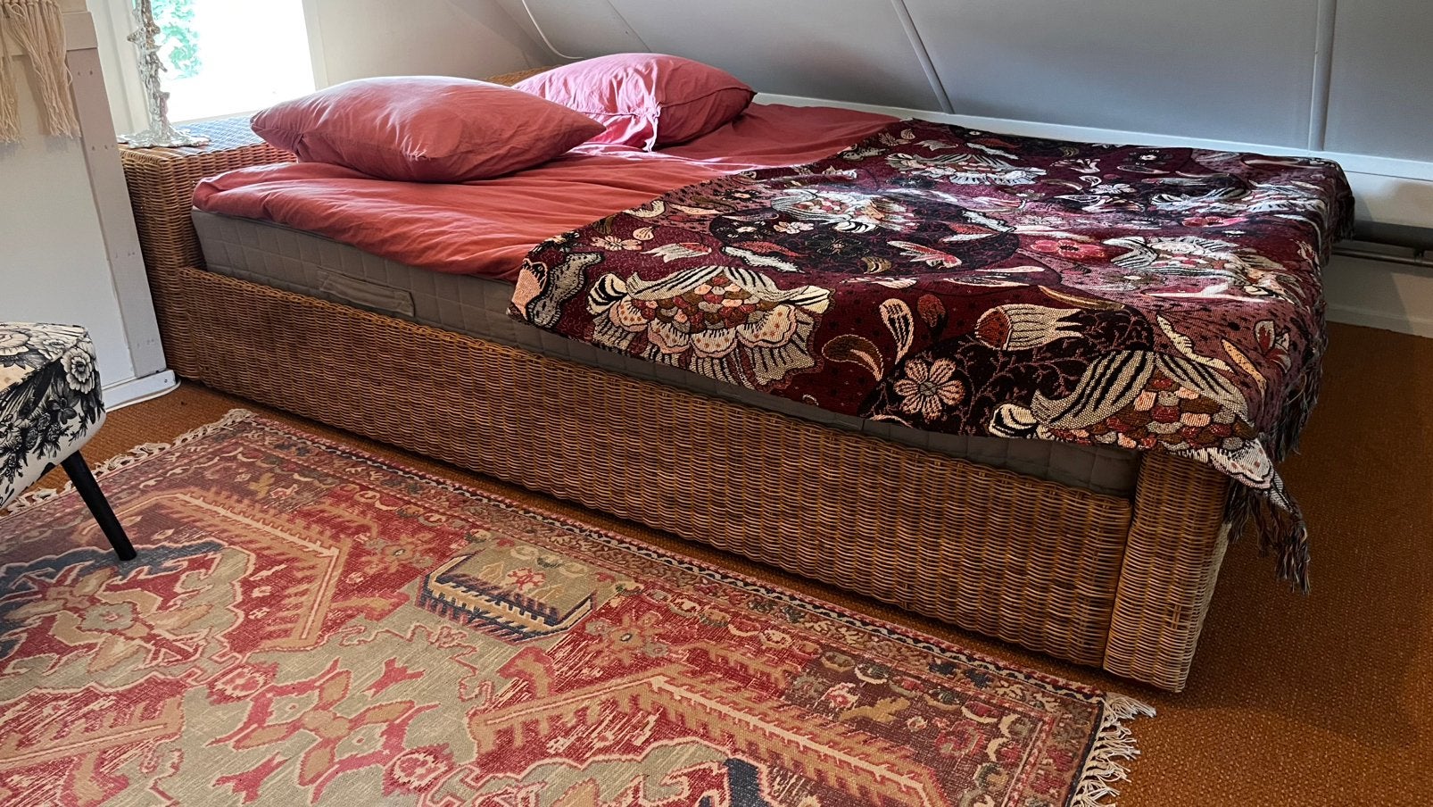 Rotan bed 180x200 met dubbele elektrische lattenbodems, Huis en Inrichting, Slaapkamer | Complete slaapkamers, Ophalen, Zo goed als nieuw