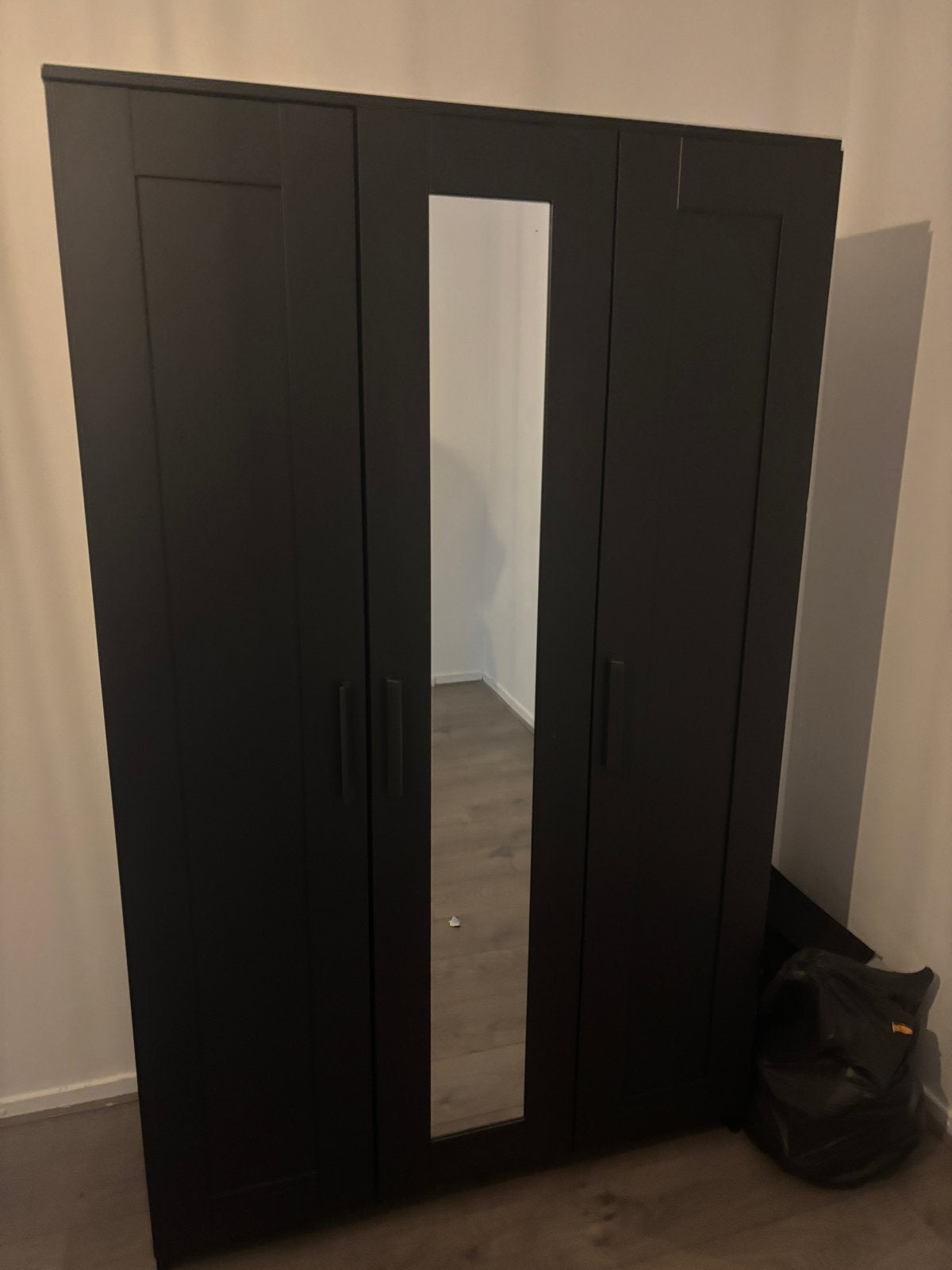 Zwarte kledingkast met spiegeldeur, Ophalen, Gebruikt, 100 tot 150 cm, 150 tot 200 cm