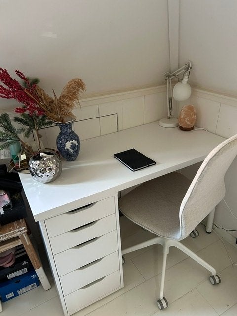 IKEA MALM Bureau wit met ladeblok en bijpassende bureaustoel, Huis en Inrichting, Demontabel, Schoolbureau, Ophalen of Verzenden