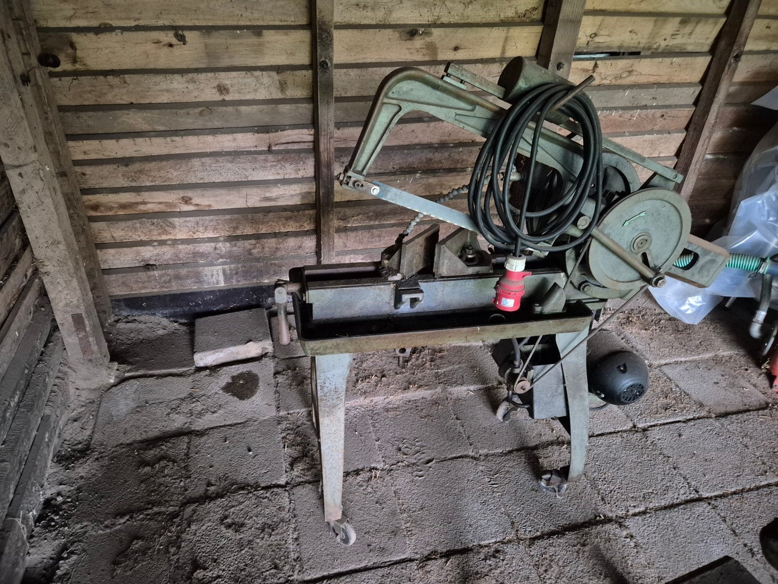 Robuuste lintzaagmachine voor metaalbewerking, Ophalen, Gebruikt, Onbekend, 70 mm of meer