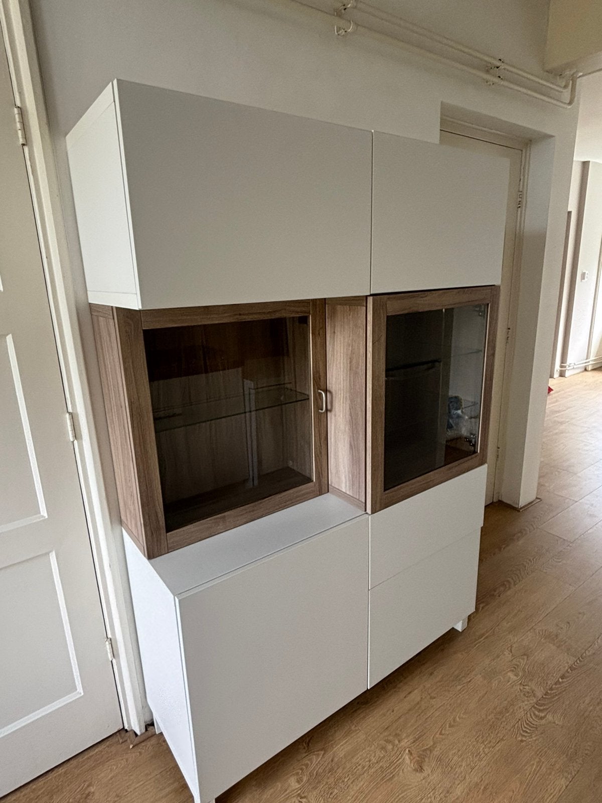 Moderne vitrinekast / opbergkast, Ophalen, 100 tot 150 cm, Zo goed als nieuw, 150 tot 200 cm