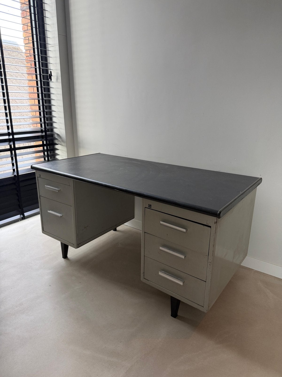 Vintage Gispen bureau met lades - Industrieel design, Gispen, Gebruikt, Met lades, Metaal