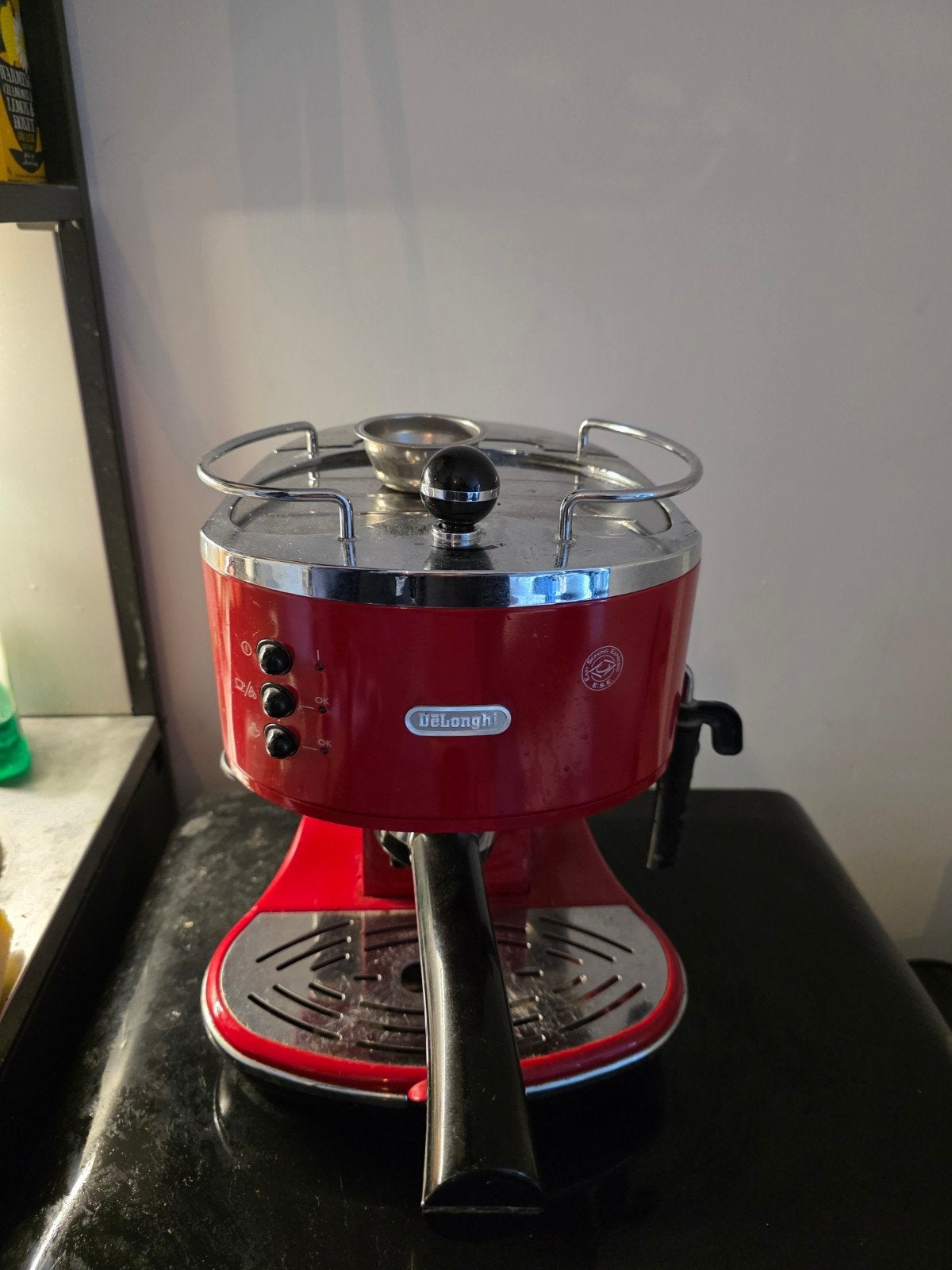 De'Longhi Espressomachine Rood, Witgoed en Apparatuur, Gebruikt, Espresso apparaat, Gemalen koffie, Ophalen of Verzenden