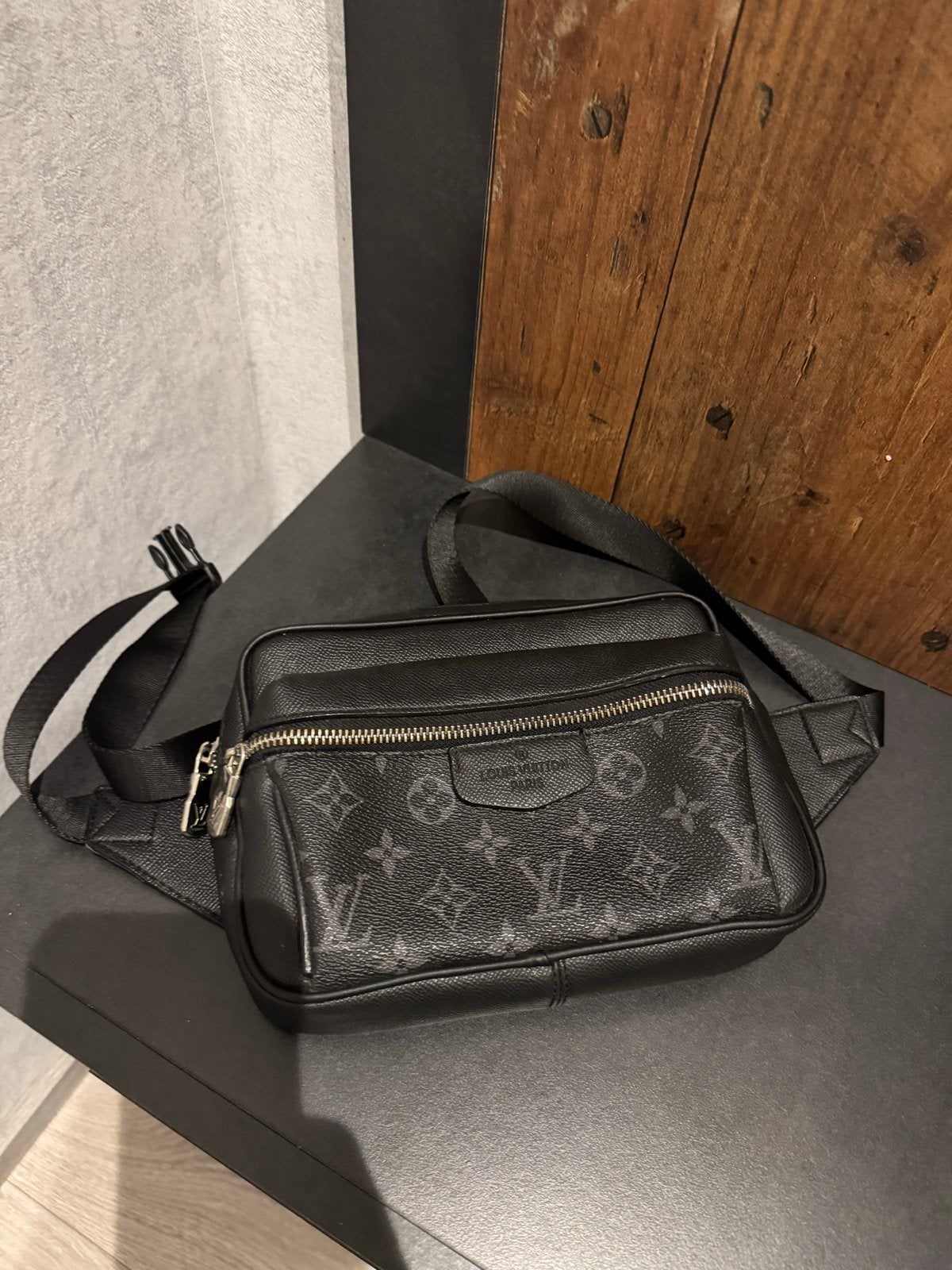 Louis Vuitton Bumbag Zwart, Ophalen of Verzenden, Zo goed als nieuw