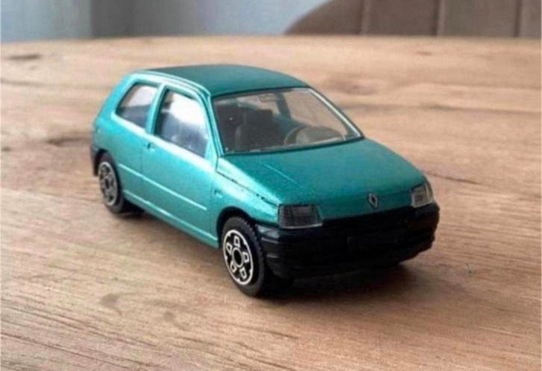 Renault Clio Bburago 1:43 Made in Italy, Ophalen of Verzenden, Zo goed als nieuw, Auto, Overige merken