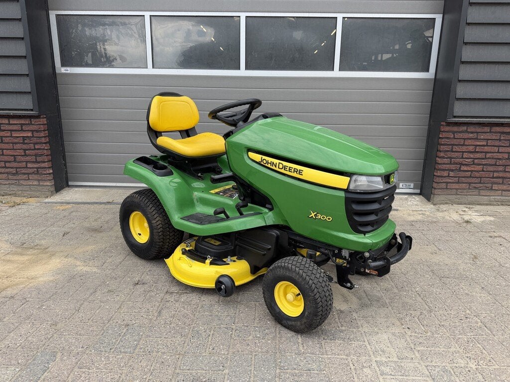 John Deere X300 Zitmaaier nieuw maaidek