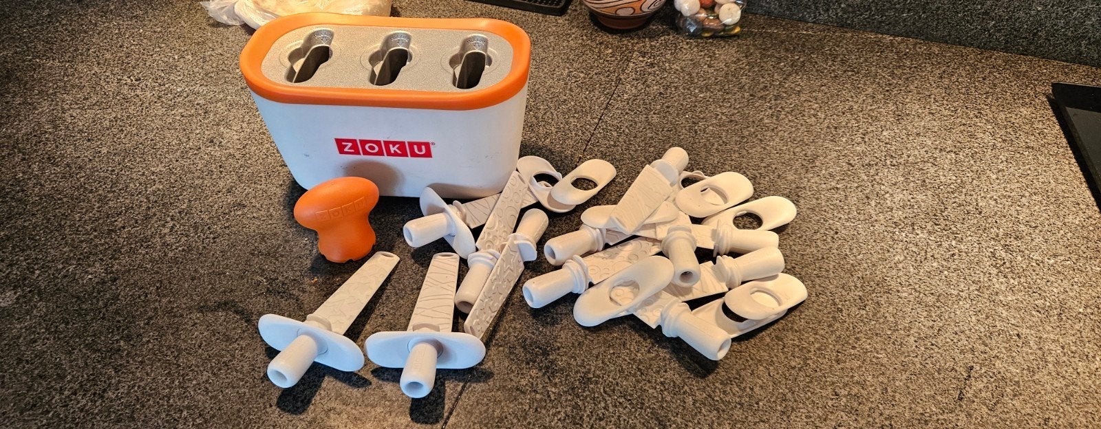 Zoku ijsmaker zgan met extra ijsstokjes, Overige typen, Ophalen of Verzenden, Zo goed als nieuw, Wit