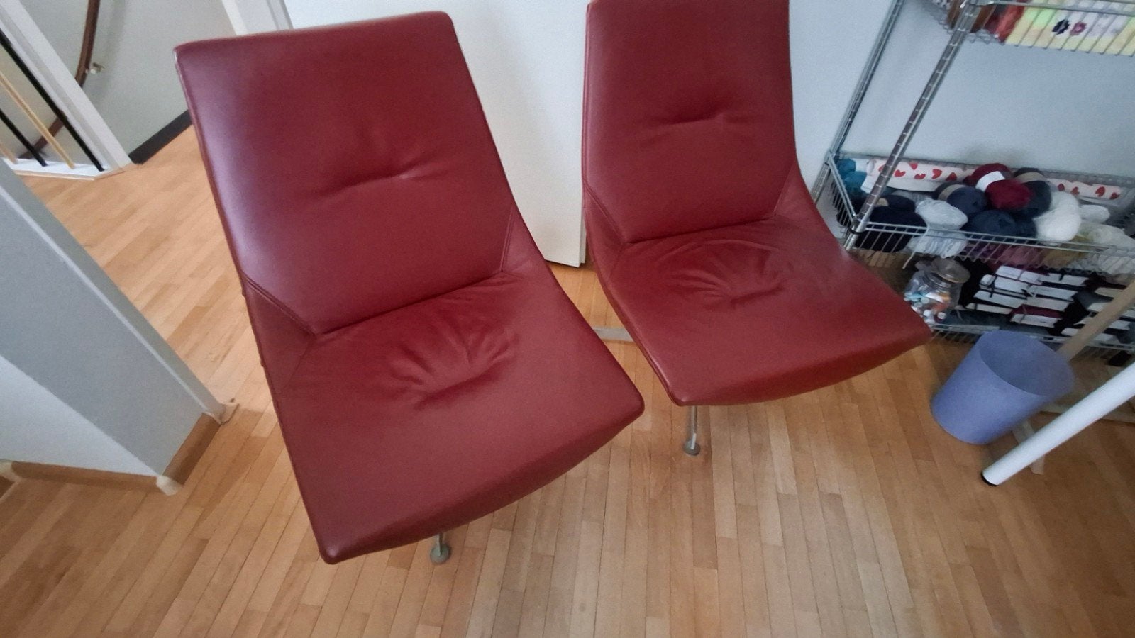 2 Designstoelen., Huis en Inrichting, Stoelen, Ophalen, Twee, Leer, Zo goed als nieuw