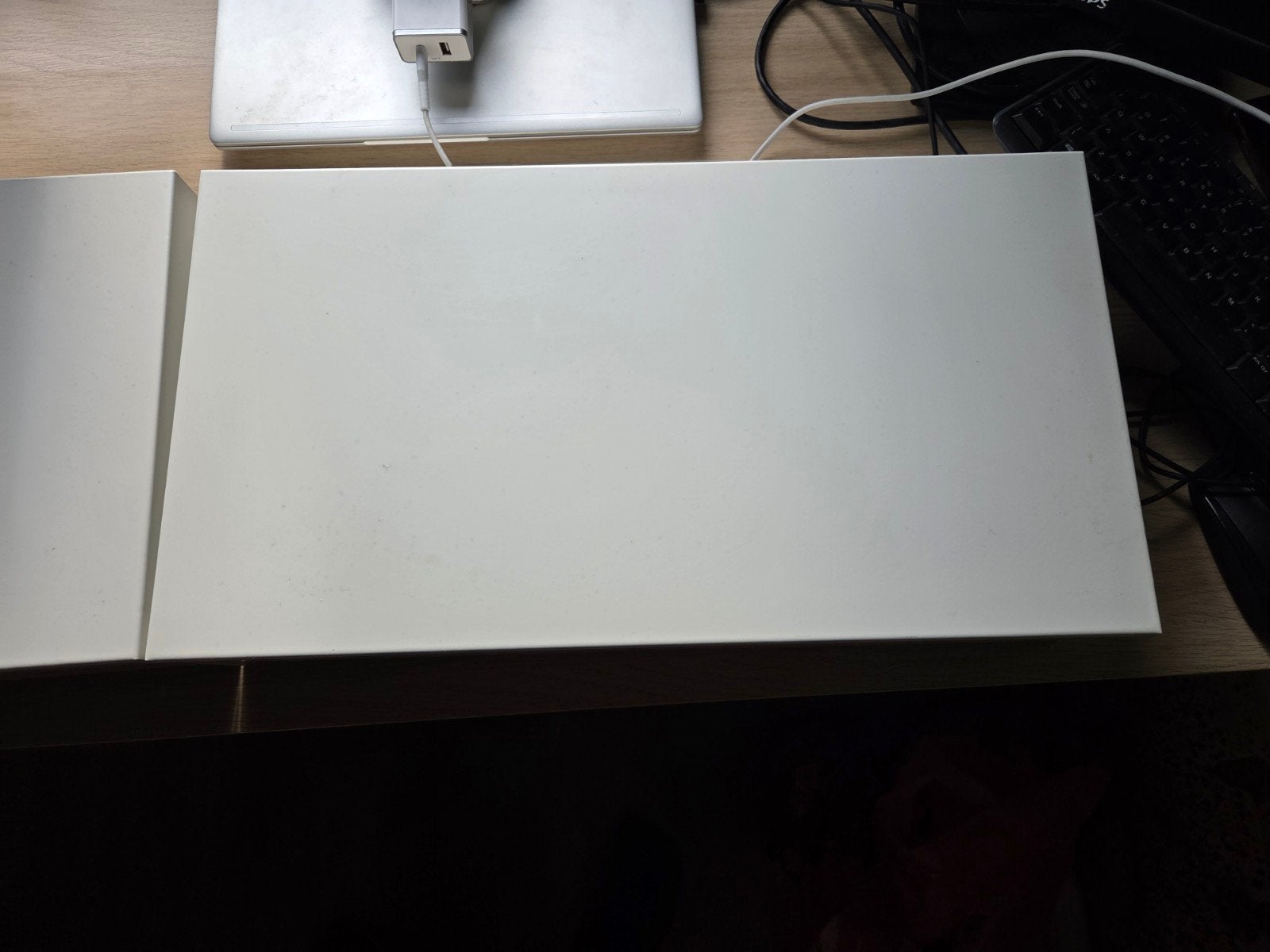 Ikea elloven monitorstandaard 2x, Met lades, Gebruikt, Spaanplaat of MDF, Ophalen of Verzenden