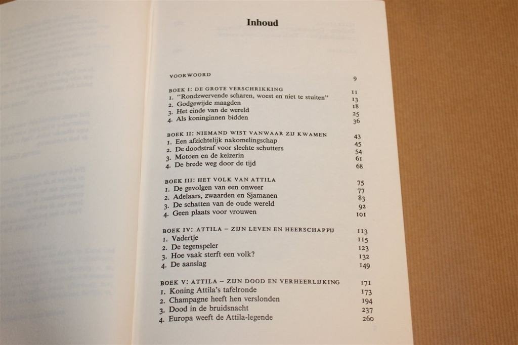 De Hunnen — Het Volk van Attila, de Gesel Gods, Ophalen of Verzenden, Gelezen, Europa