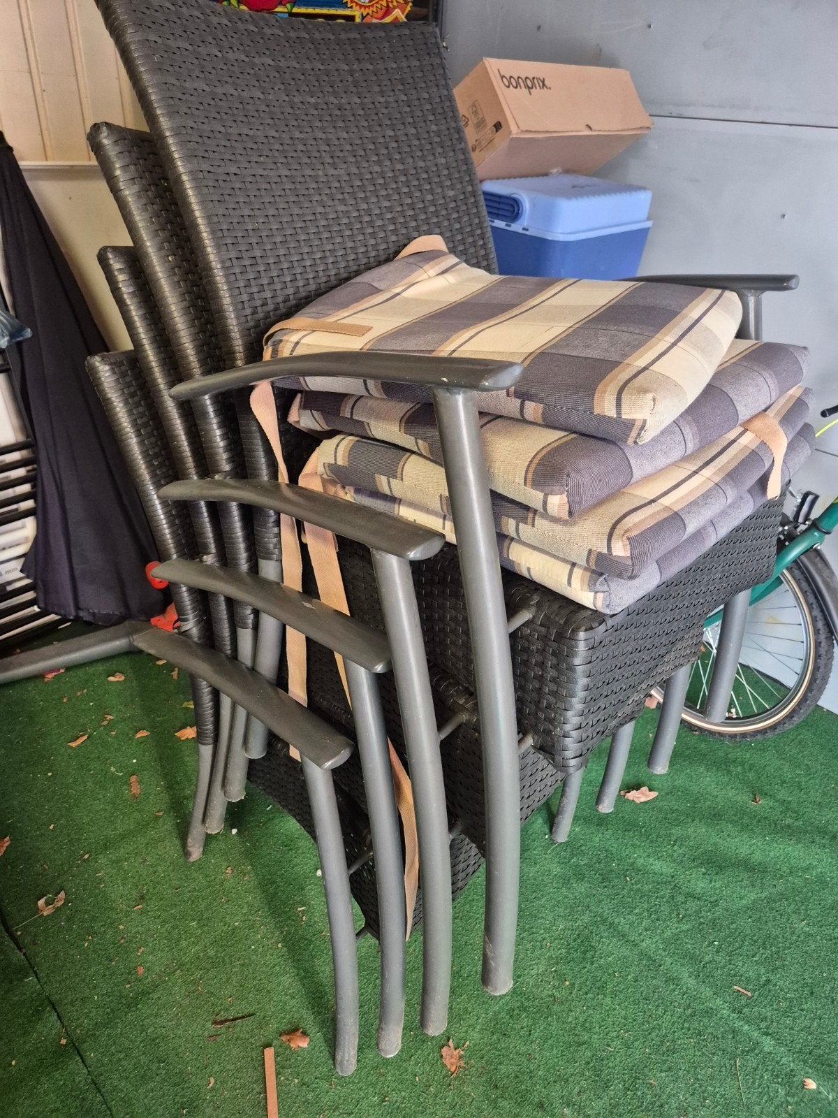 4 Wicker tuinstoelen met kussens - Bois Le Duc, Ophalen of Verzenden, Gebruikt, Aluminium, Stapelbaar