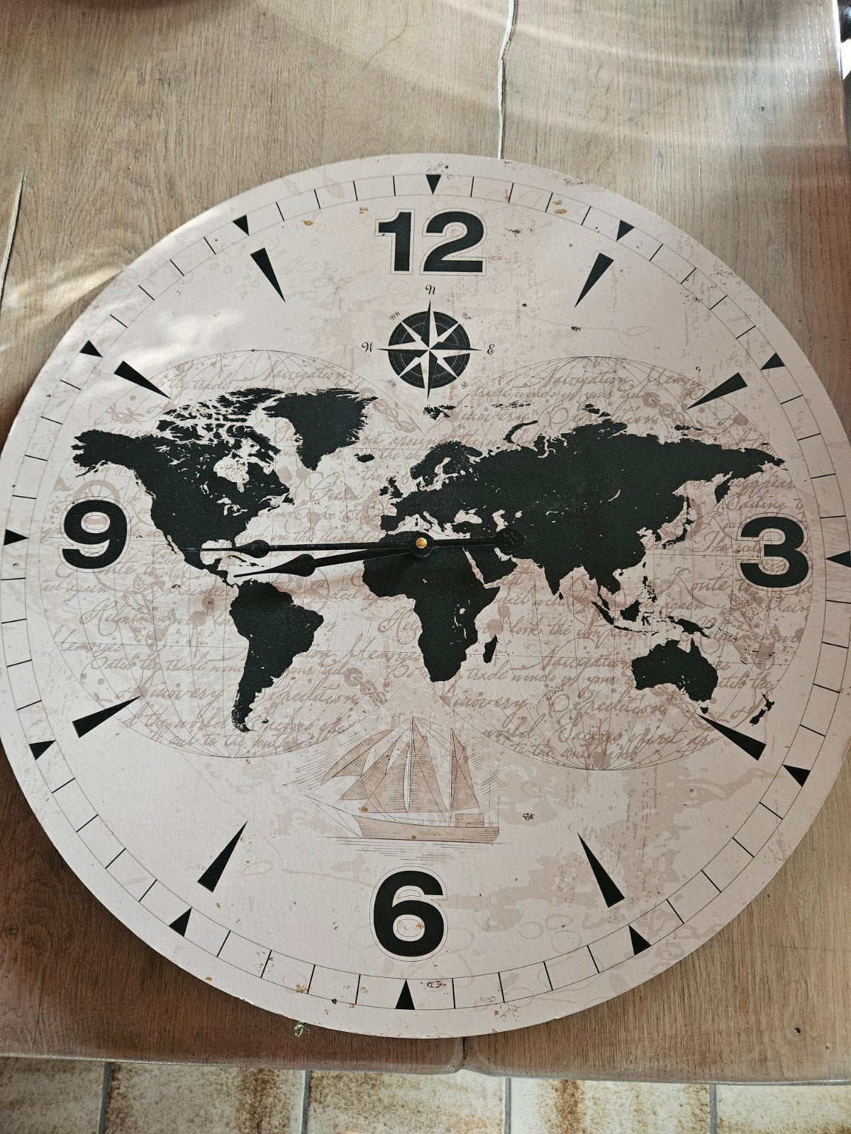 Grote Houten Wandklok Wereldkaart - Ø 60 cm, Ophalen, Analoog, Werkt op batterijen, Modern