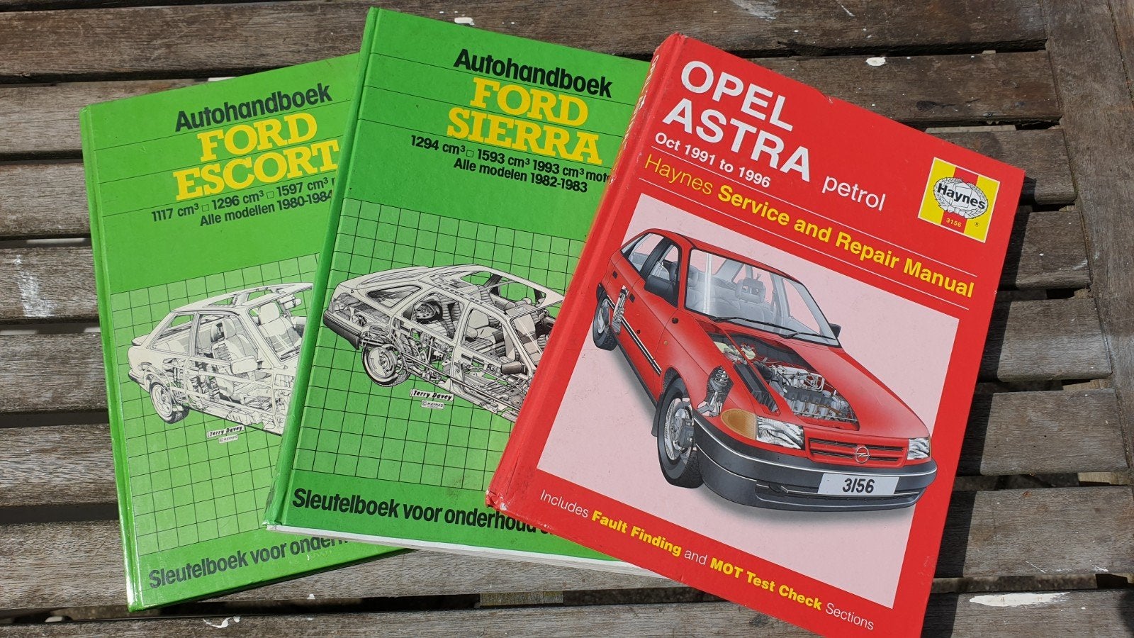 Div auto sleutel boeken., Ophalen of Verzenden, Zo goed als nieuw