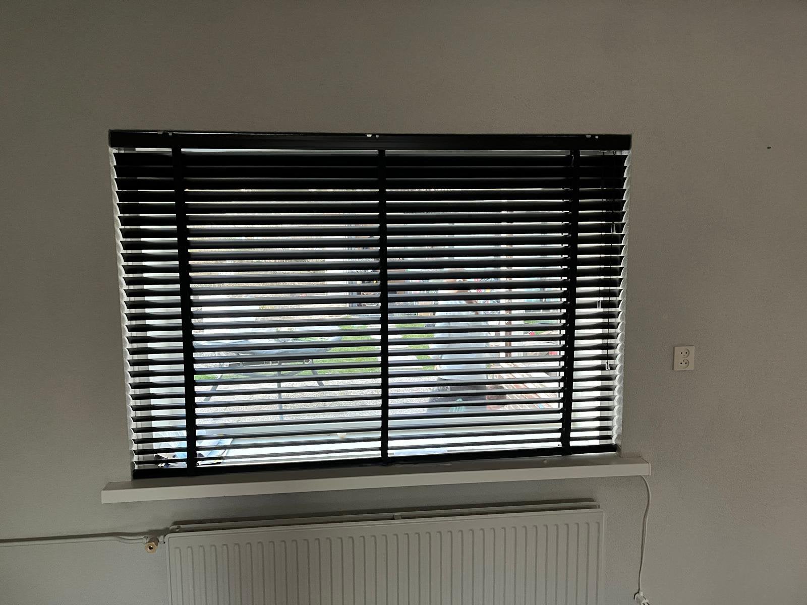 Zwarte aluminium jaloezien kwantum 1406 x 992 mm, Ophalen, Jaloezie, Gebruikt, Zwart
