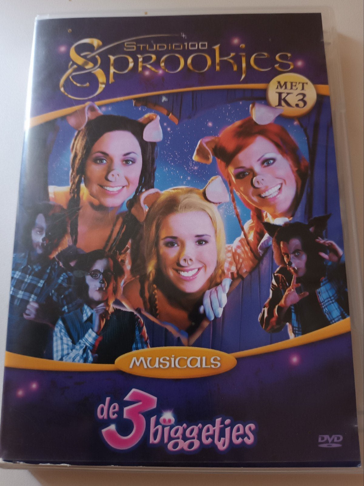 dvd studio 100 musical de drie biggetjes, Alle leeftijden, Ophalen of Verzenden, Zo goed als nieuw