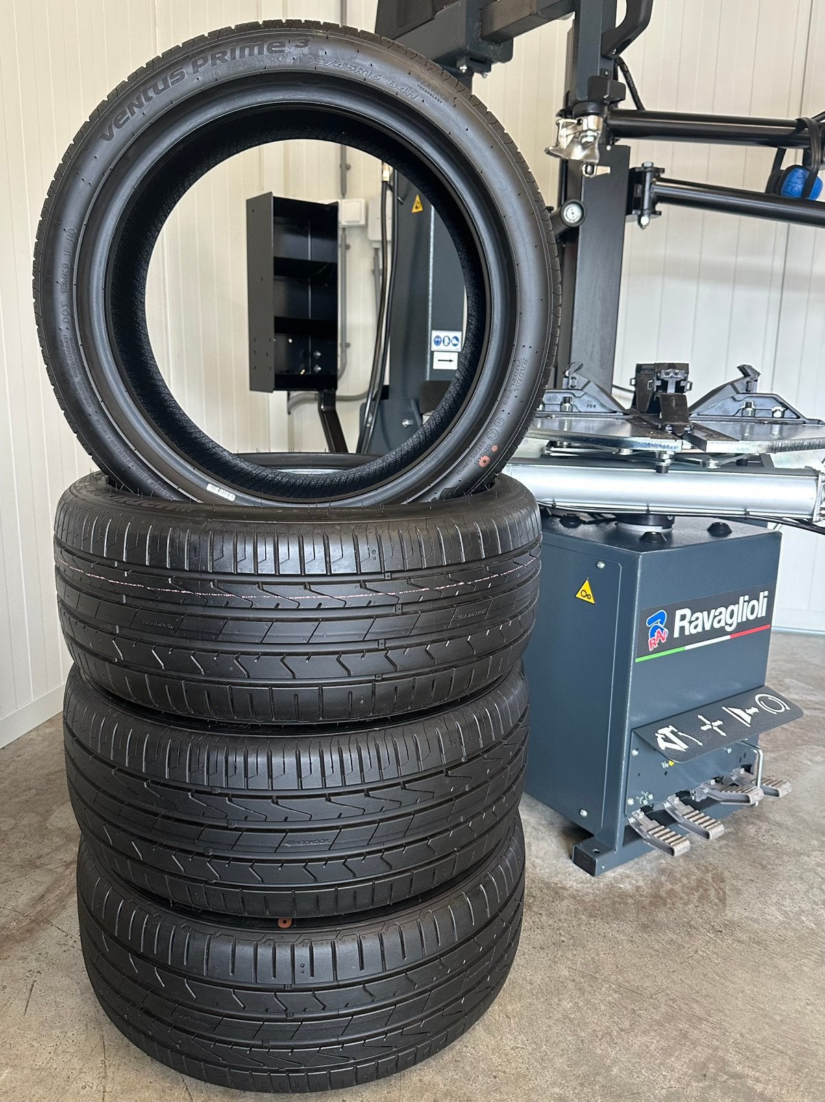 4 Stuks Hankook 195 45 16 Zomerbanden Inclusief Montage, Auto-onderdelen, Banden en Velgen, Nieuw, Ophalen of Verzenden, Personenwagen
