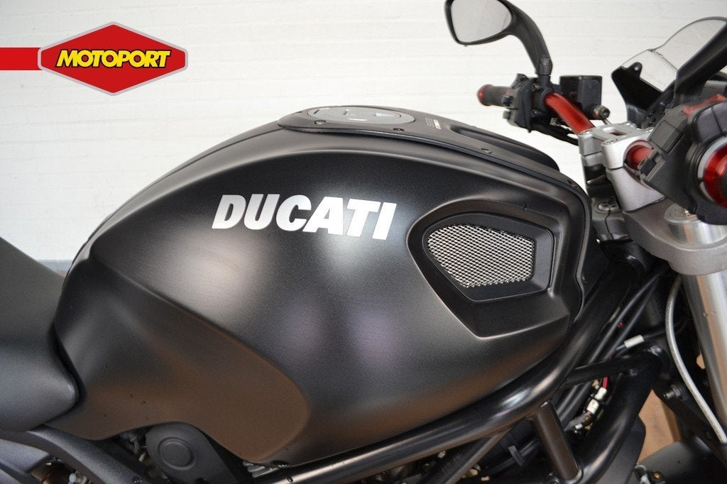 Ducati MONSTER 696 ABS (bj 2008), Motoren, Ducati North Europe BV, Naked bike, Oranjelaan 64
2382 VE  Zoeterwoude-Rijndijk, Info@ducati.nl