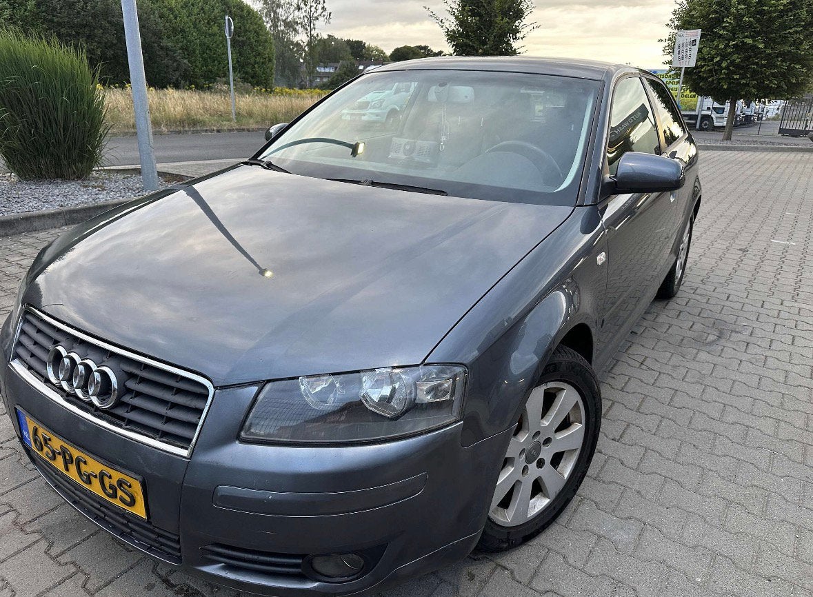 Audi A3 1.6 75KW 3D AUT 2004 Grijs, 4 cilinders, 1200 kg, Particulier, Zilver of Grijs