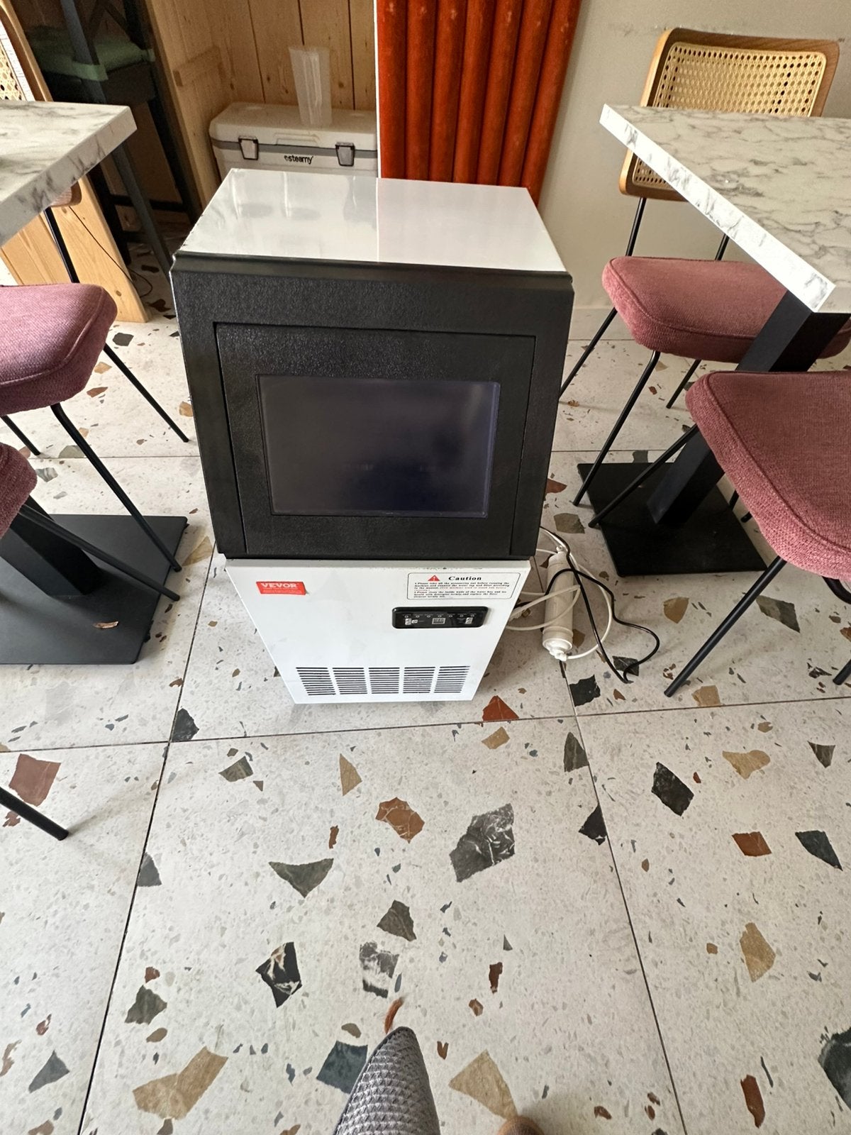 ZGAN VEVOR Commercial Ijsblokjesmachine 45kg/24h, Zelfvriezend, Info@vervor.com, Zo goed als nieuw, China