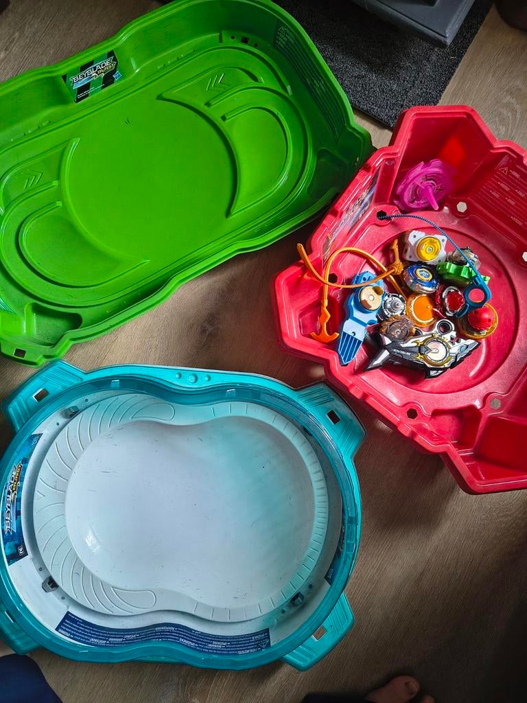 Grote Beyblade collectie met 4 arena's en accessoires, Ophalen of Verzenden, Gebruikt, Jongen of Meisje
