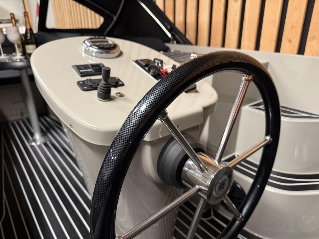 Foto 7 van Nieuwe MAASSLOEP 680 Retro 60PK HONDA KOELKST AUDIO BOEGSCHR