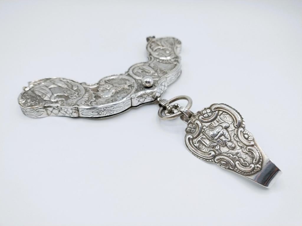 Zilveren tasbeugel met tashaak, R. Tania, Leeuwarden, 1790, Verzenden, Zilver