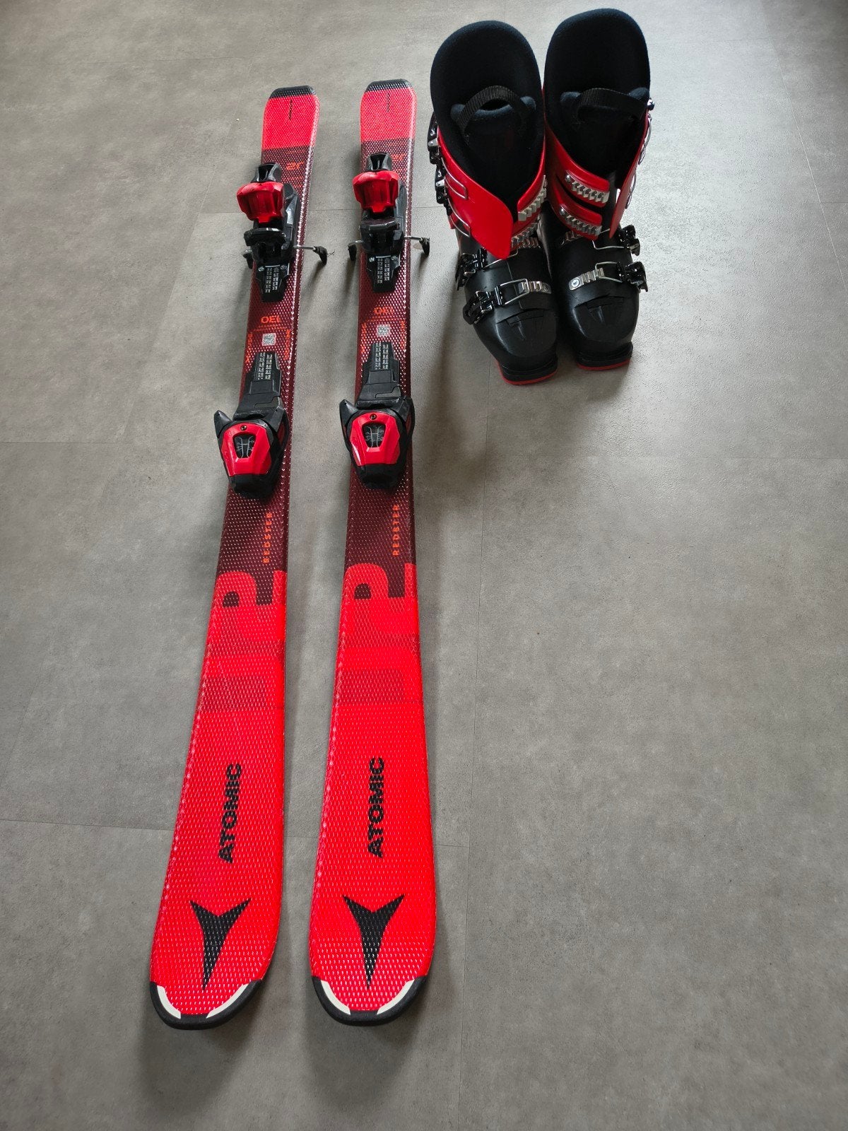 Kinder ski's Atomic Redster 130cm met skischoenen maat 40-41, Ophalen, Gebruikt, 100 tot 140 cm, Atomic