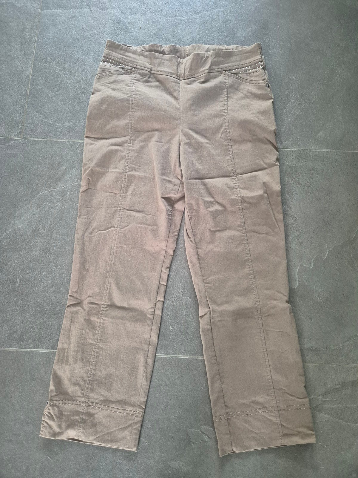 capri maat 38, Maat 38/40 (M), Beige, Ophalen of Verzenden, Zo goed als nieuw