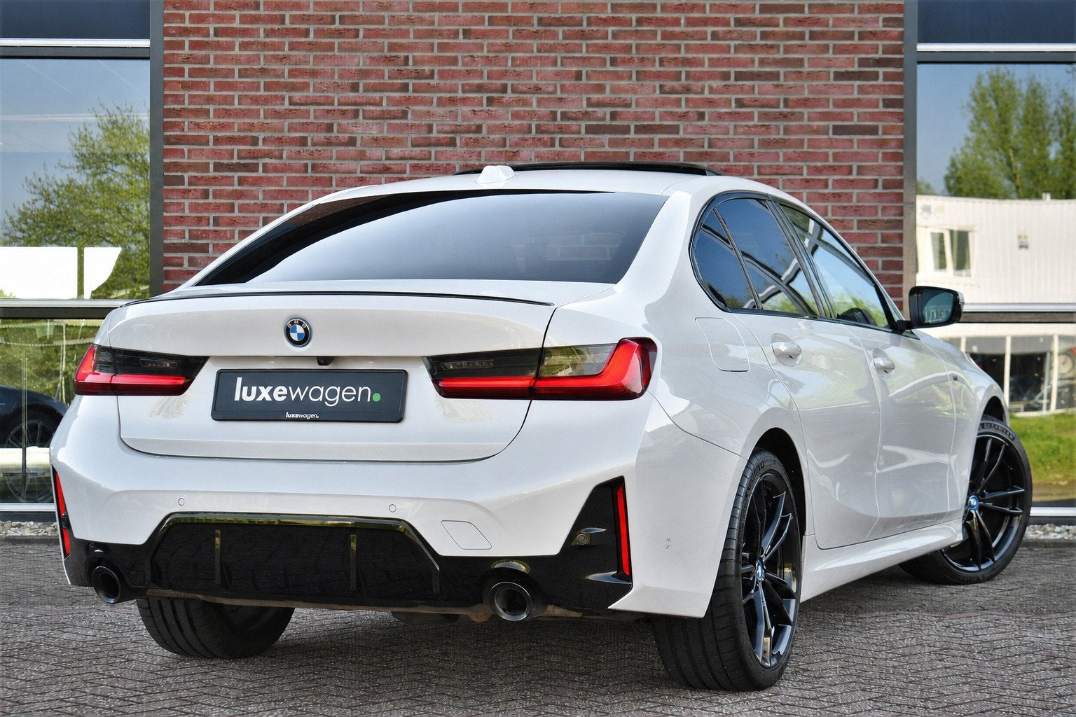 BMW 3-serie 330e xDrive M-Sport Pro Pano M-zetels ACC HUD 19, Auto's, 1800 kg, Gebruikt, 4 cilinders, Wit