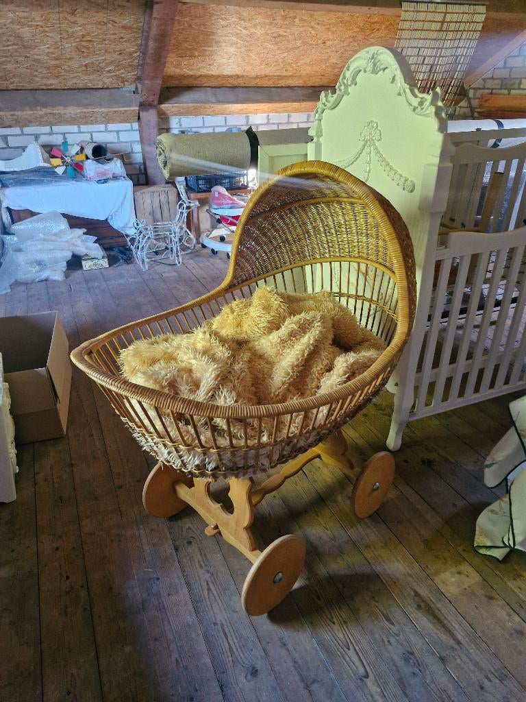 Vintage rotan wieg, Kinderen en Baby's, Ophalen, Gebruikt, Wieg