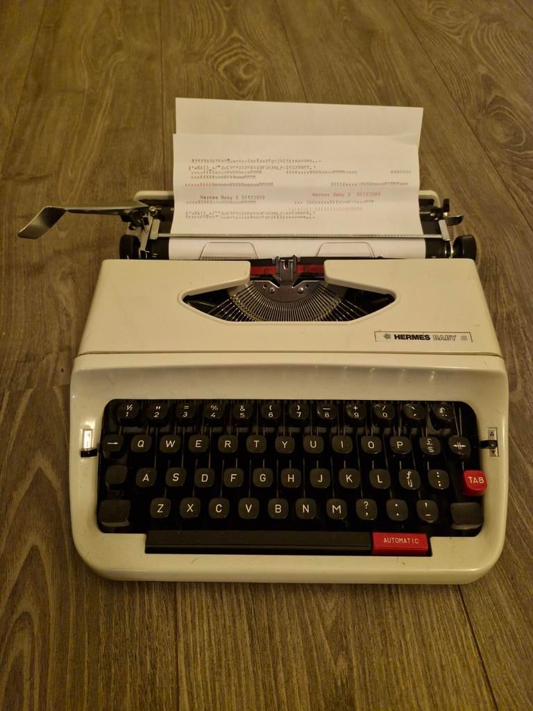 Typmachine HERMES BABY. Wit., Diversen, Ophalen