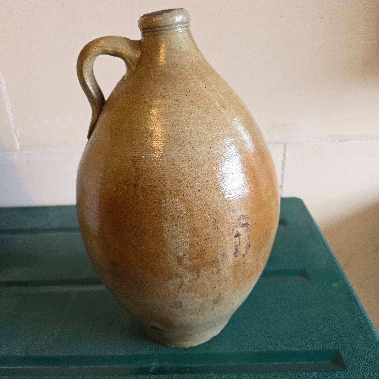 Antieke aardewerken kruik met handvat, 42 cm hoog, Ophalen of Verzenden