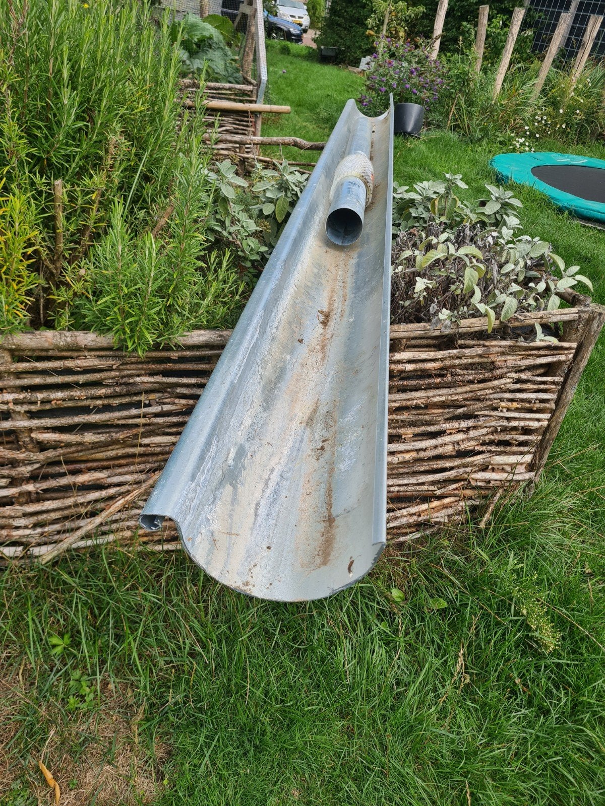 Zinken dakgoot met afvoerbuis en beugels, Ophalen, Gebruikt, 2 tot 4 meter, 20 tot 40 mm