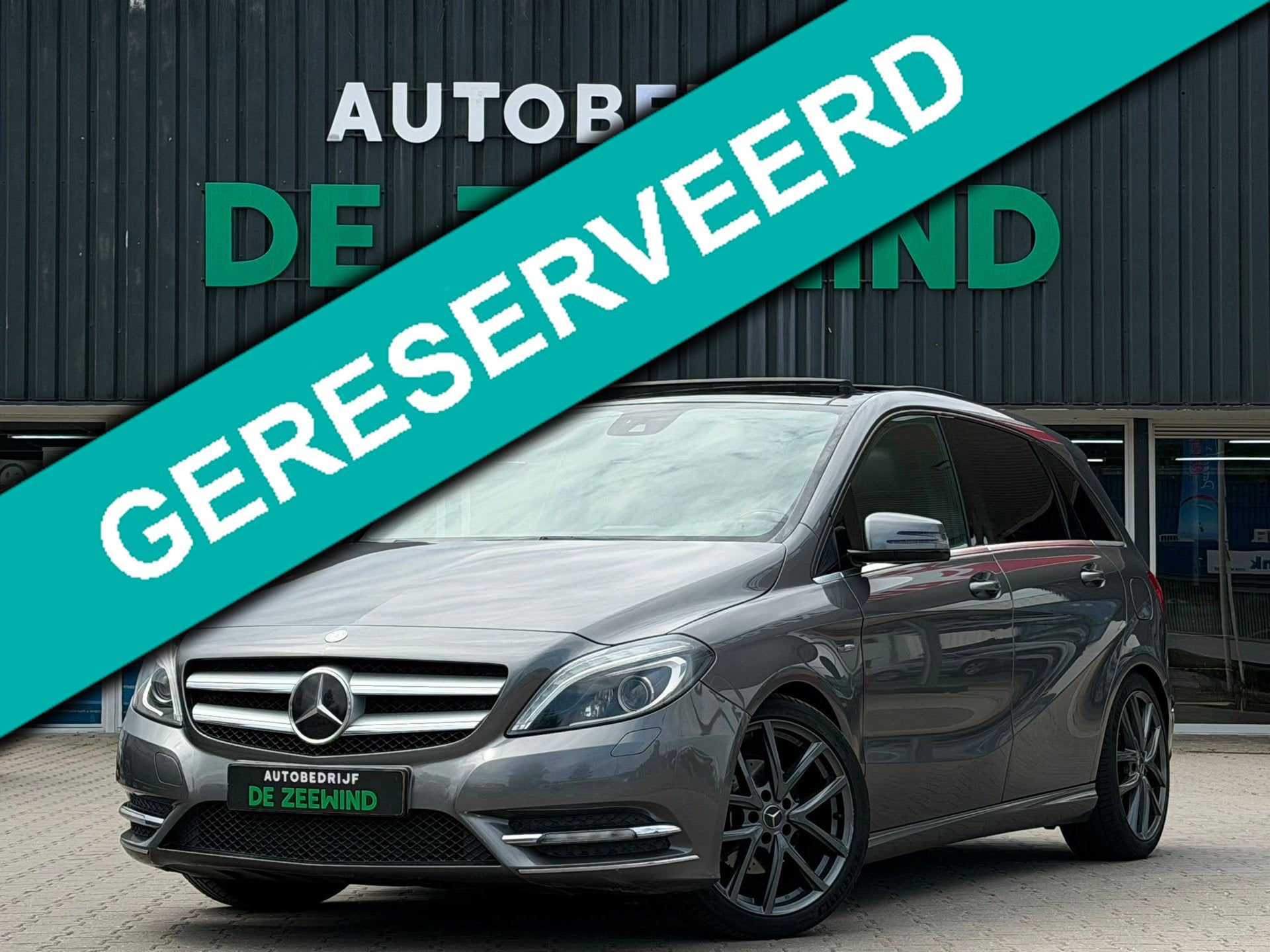 Mercedes-Benz B-klasse 180 Ambition|Leer|Panoramadak|RIjklaa, Auto's, Voorwielaandrijving, Euro 5, Gebruikt, 1295 kg