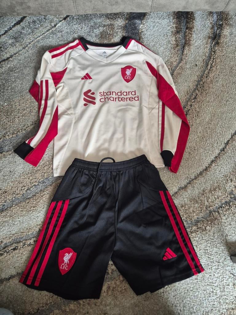 Liverpool setje nieuw, Sport en Fitness, Voetbal, Nieuw, Set, Maat XS of kleiner, Ophalen of Verzenden