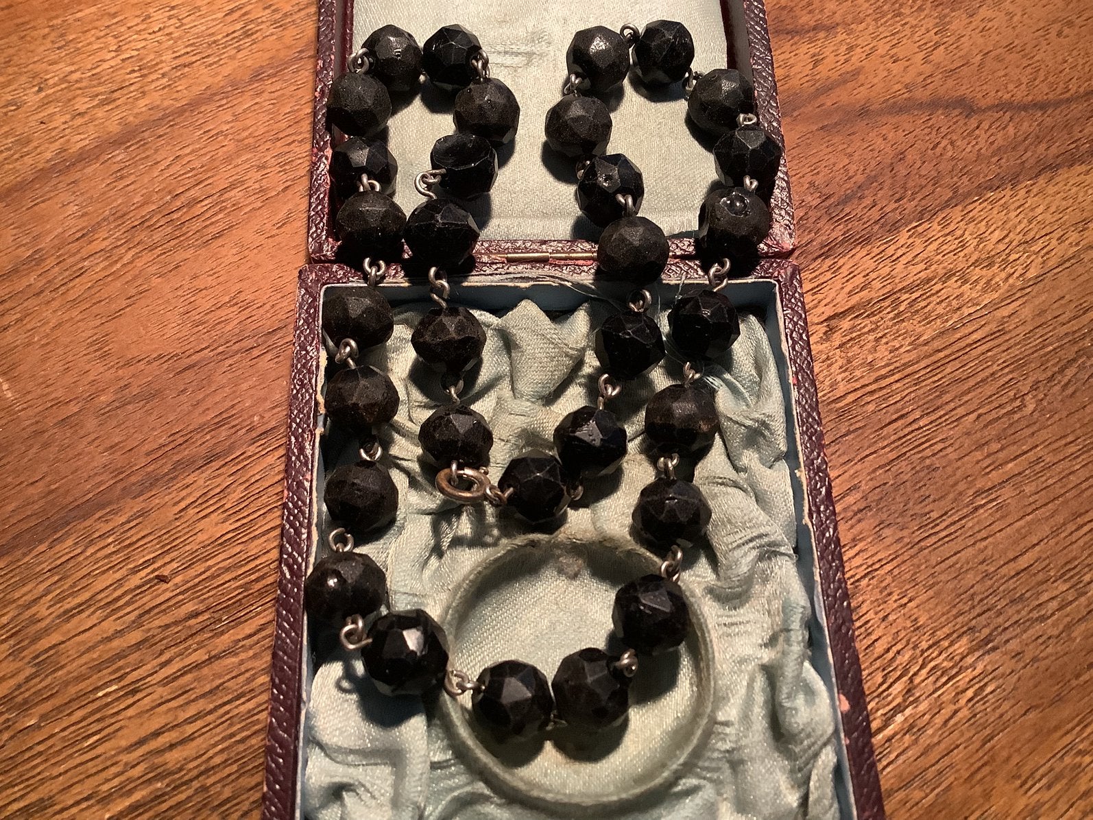 OUDE COLLIER MET GITTEN UIT ROUWDRACHT KLEDERDRACHT, Sieraden, Tassen en Uiterlijk, Antieke sieraden, Verzenden, Overige materialen