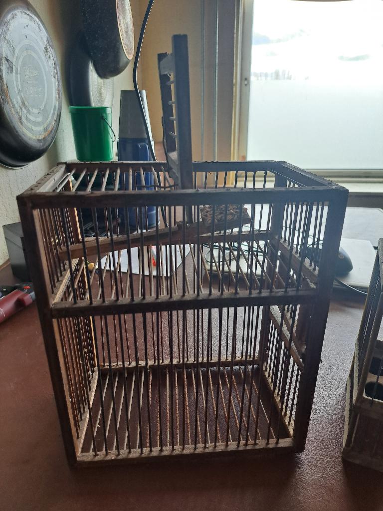 Zang en vangkooi, Ophalen of Verzenden, Gebruikt, Hout, Vogelkooi
