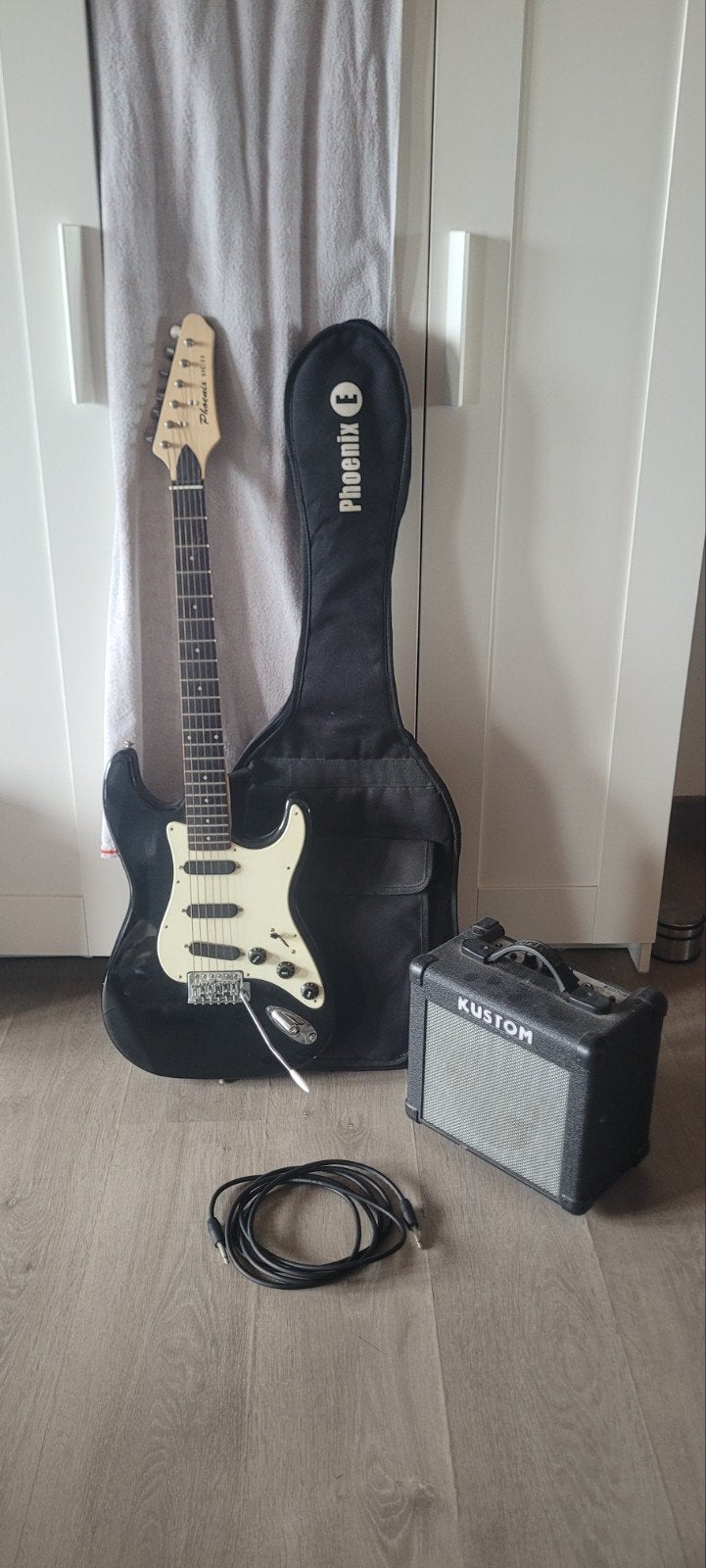 Elektrische gitaar (phoenix stc-33) met versterker, Gebruikt, Met versterker, Solid body, Ophalen