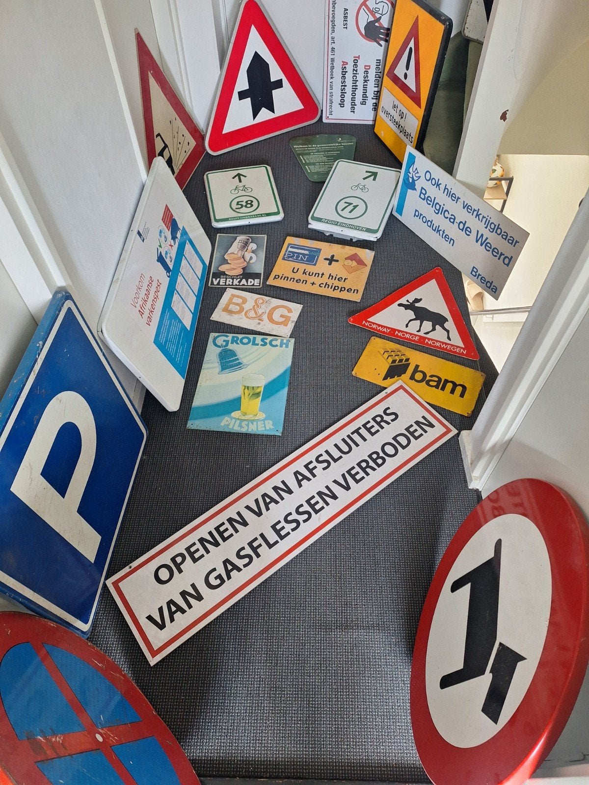Reclame borden- Mancave inrichting, Ophalen