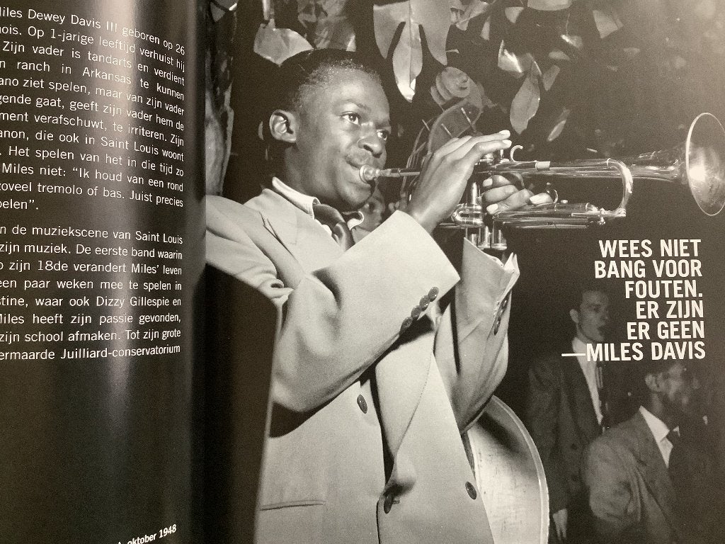 Miles Davis - CD en boek, Ophalen, Zo goed als nieuw, Jazz