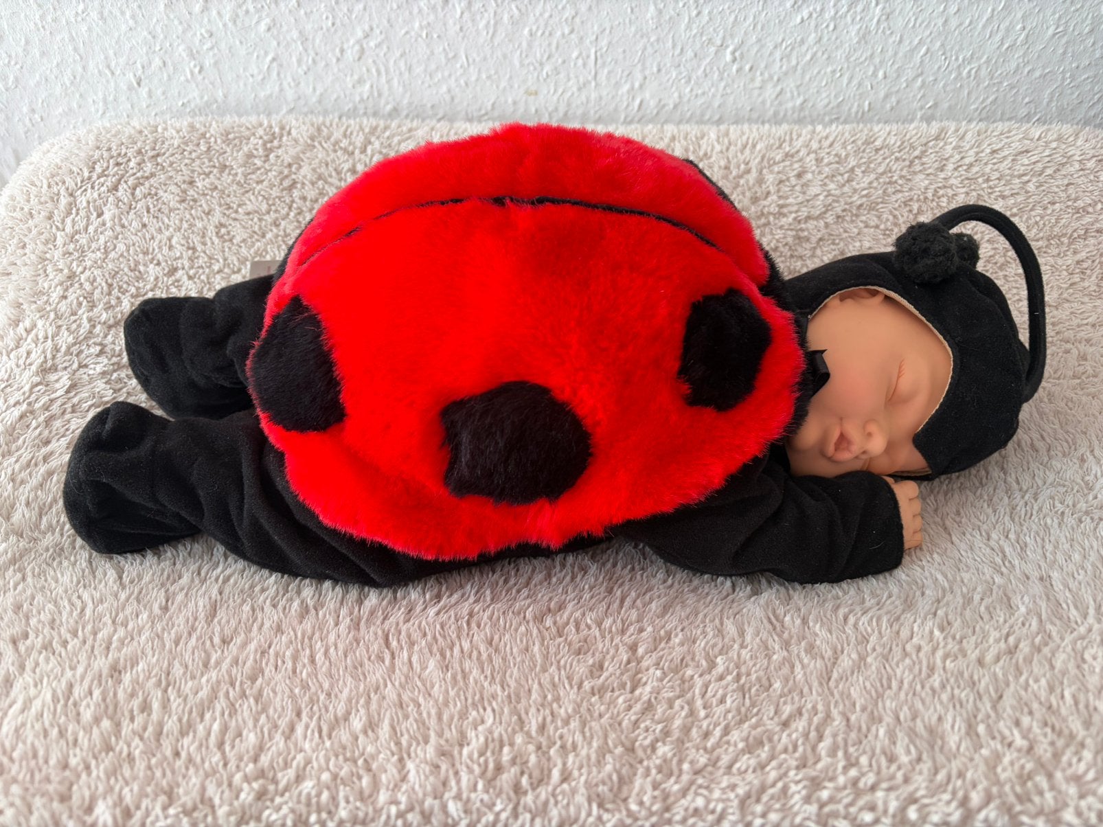 Grote Anne Geddes Pop Slapend Lieveheersbeestje 40 cm, Verzamelen, Ophalen of Verzenden, Zo goed als nieuw, Pop