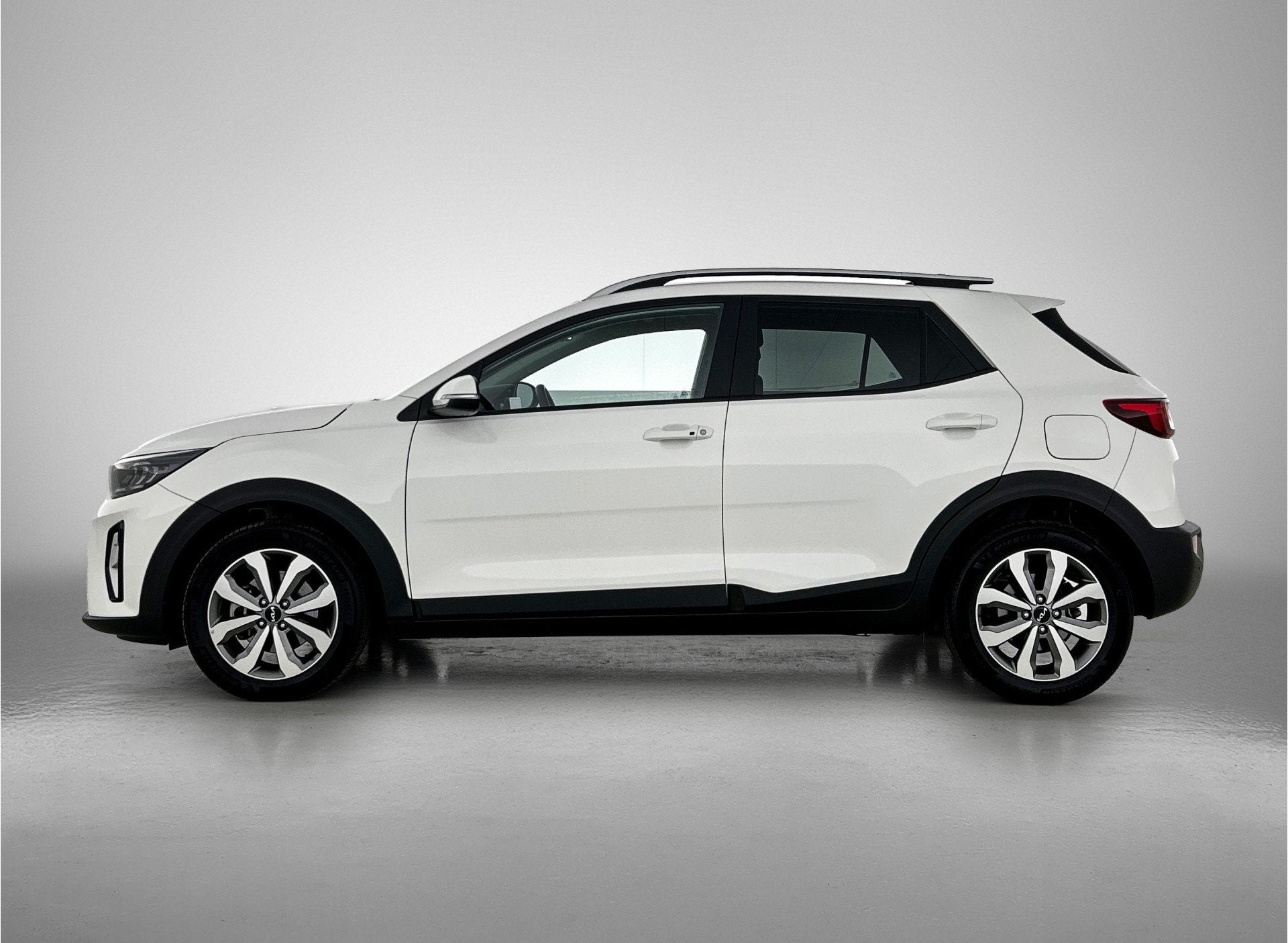 Kia Stonic 1.0 T-GDi MHEV DynamicPlusLine | Stuur-/Stoelverw, Auto's, Voorwielaandrijving, 12 maanden, Wit, Bedrijf