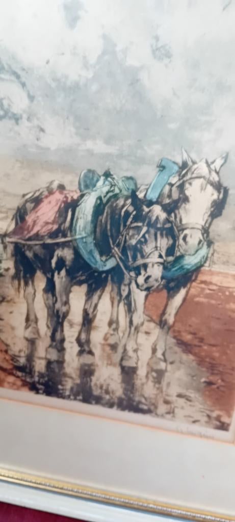 Ingelijste ets van G. Luigini: Werkpaarden aan het water, Antiek en Kunst, Ophalen of Verzenden
