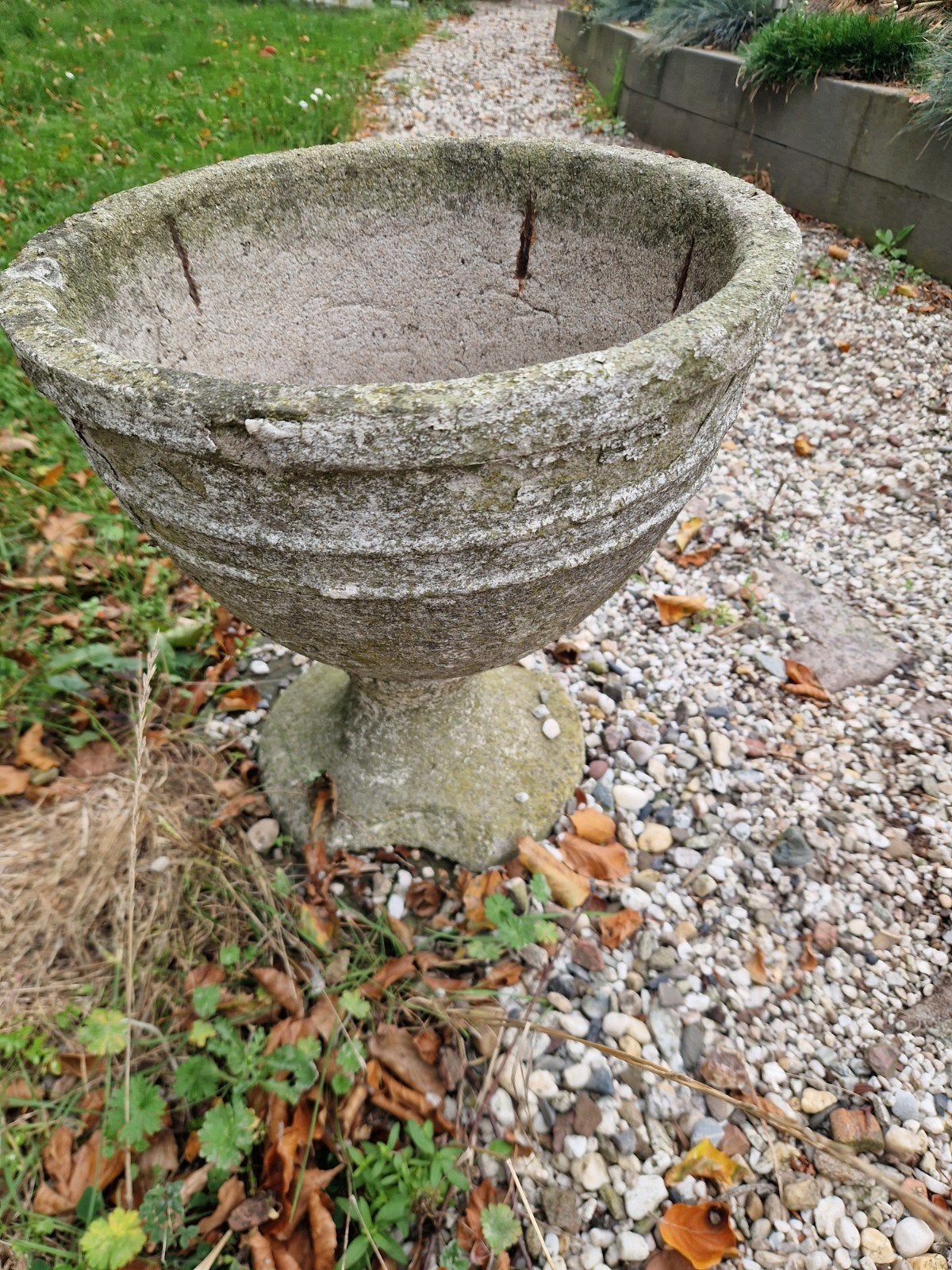Vintage betonnen bloempot op voet - Tuin decoratie, Ophalen, Gebruikt, Minder dan 60 cm, Rond