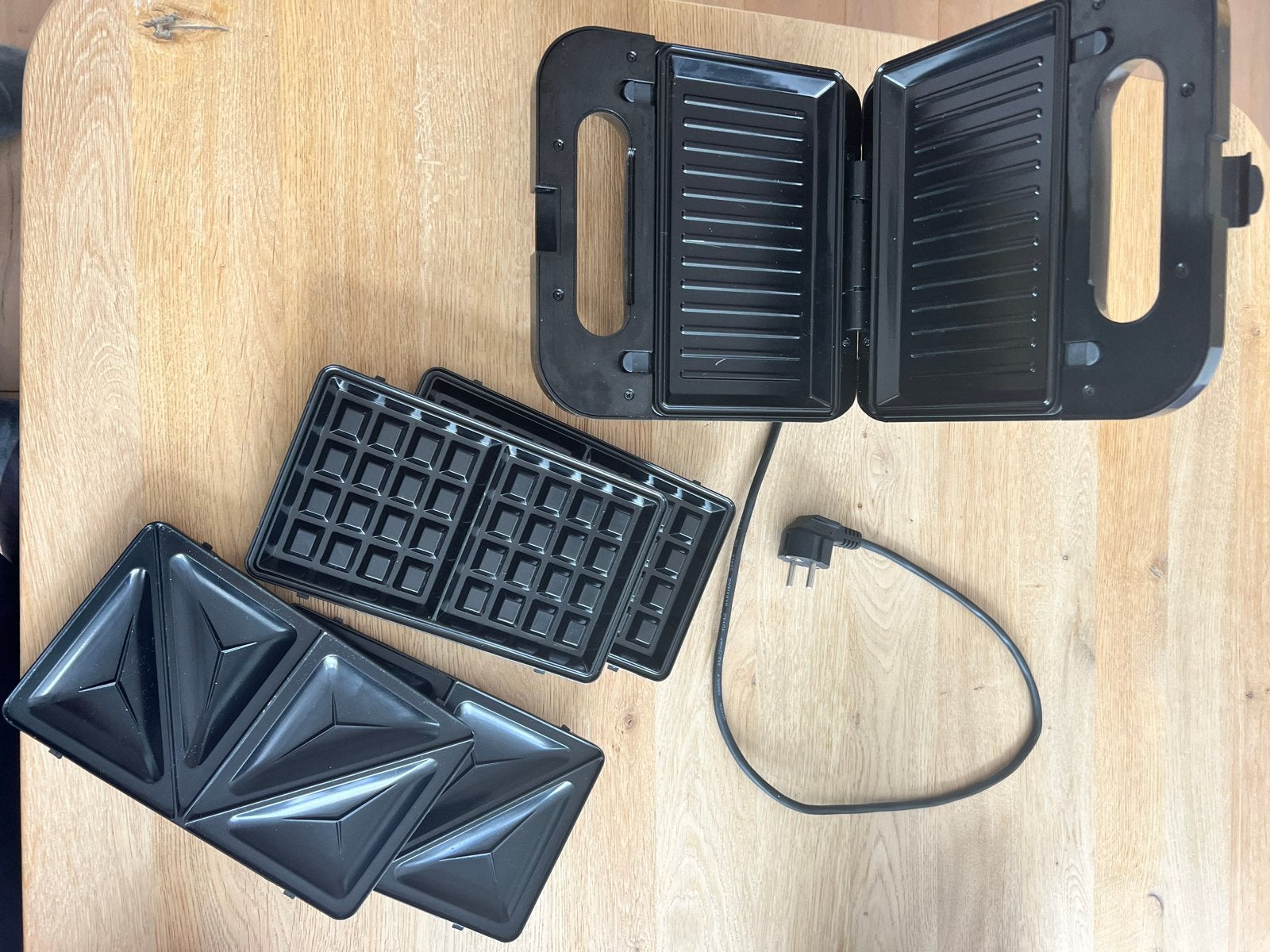 Tosti- wafel- en grillijzer 3-in-1, Ophalen, Uitneembare platen, Zo goed als nieuw