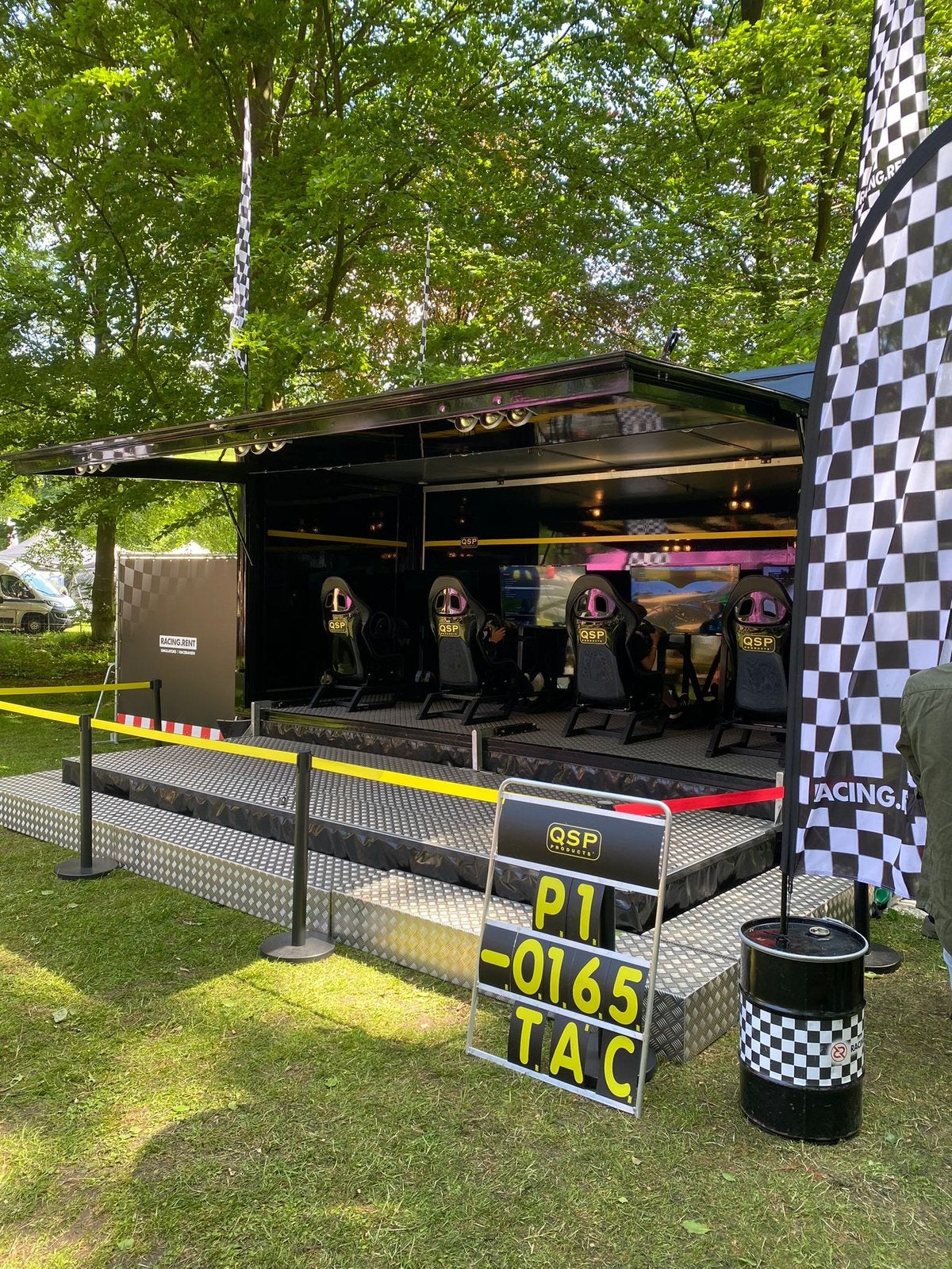 Podium aanhanger met simulators
