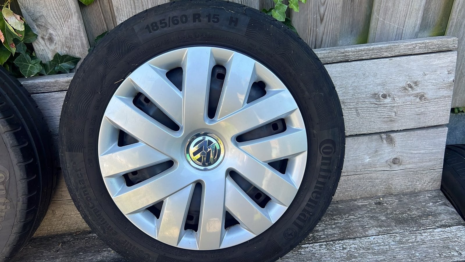 4 Volkswagen Polo banden met velgen en wieldoppen, Ophalen, Gebruikt
