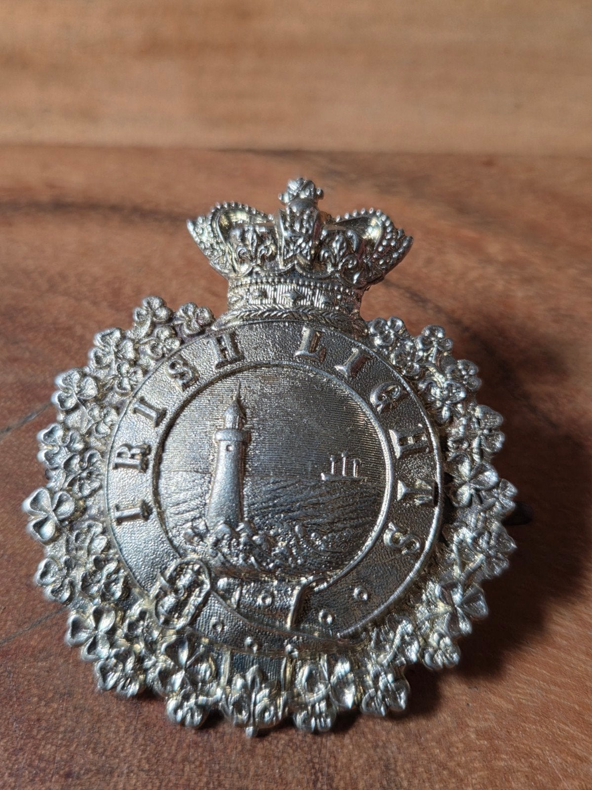 Baret embleem irish lights, Verzamelen, Ophalen of Verzenden, Overige soorten, Overige gebieden, Embleem of Badge
