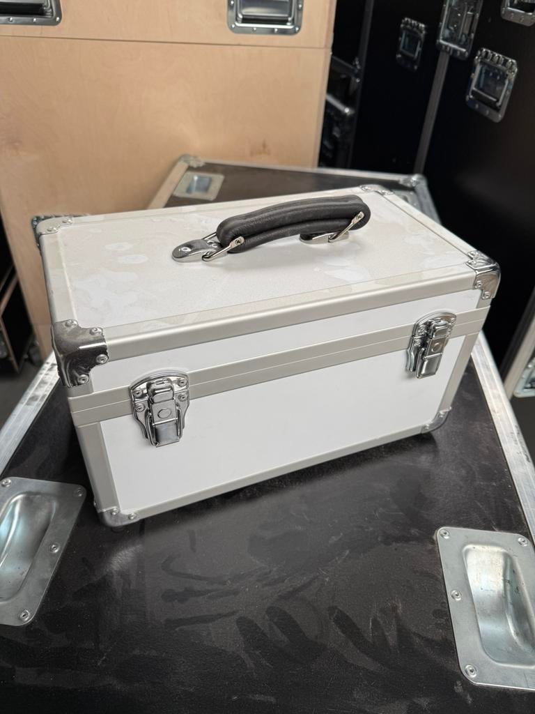 Flightcase koffer wit zonder binnenwerk. Technocase skylite, Ophalen, Zo goed als nieuw, Overige instrumenten, Flightcase